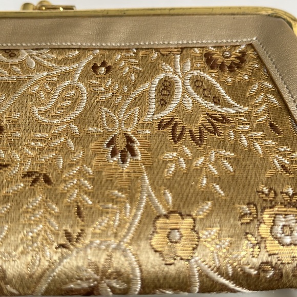Vintage Noymer Gold,cream coach hide wallet w/Floral design 3.5”High x 7.5”Wide - Picture 12 of 12